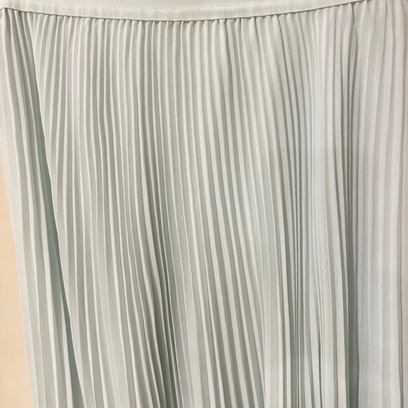Aritzia Twirl Pleated Skirt, XS, mint green - Picture 10 of 11
